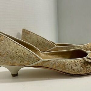 Valentino Cream Lace Tapestry Kitten Heels Size 36 1/2